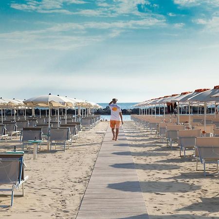 Hotel Castellucci Bellaria-Igea Marina Bagian luar foto