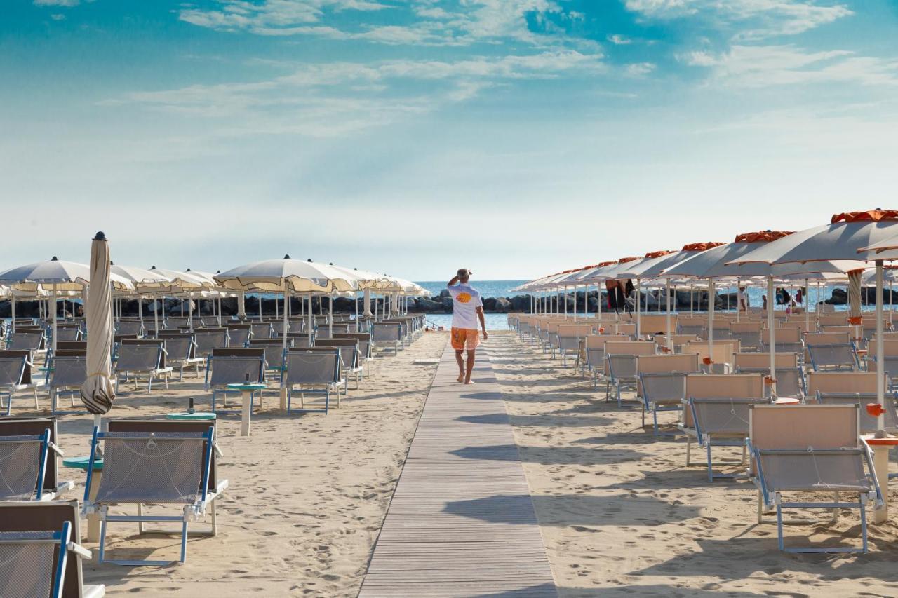 Hotel Castellucci Bellaria-Igea Marina Bagian luar foto