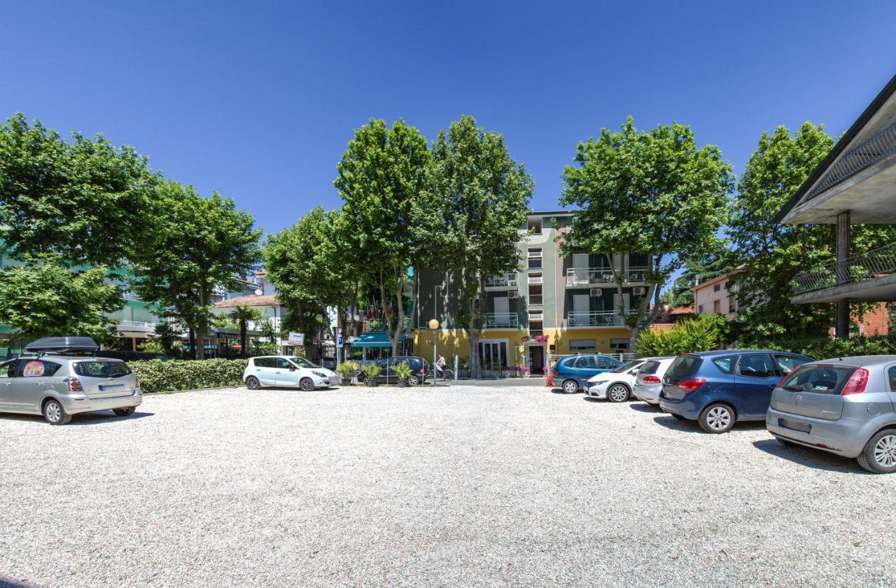 Hotel Castellucci Bellaria-Igea Marina Bagian luar foto