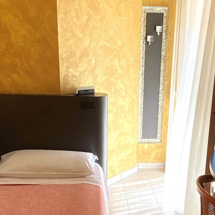 Hotel Castellucci Bellaria-Igea Marina Bagian luar foto