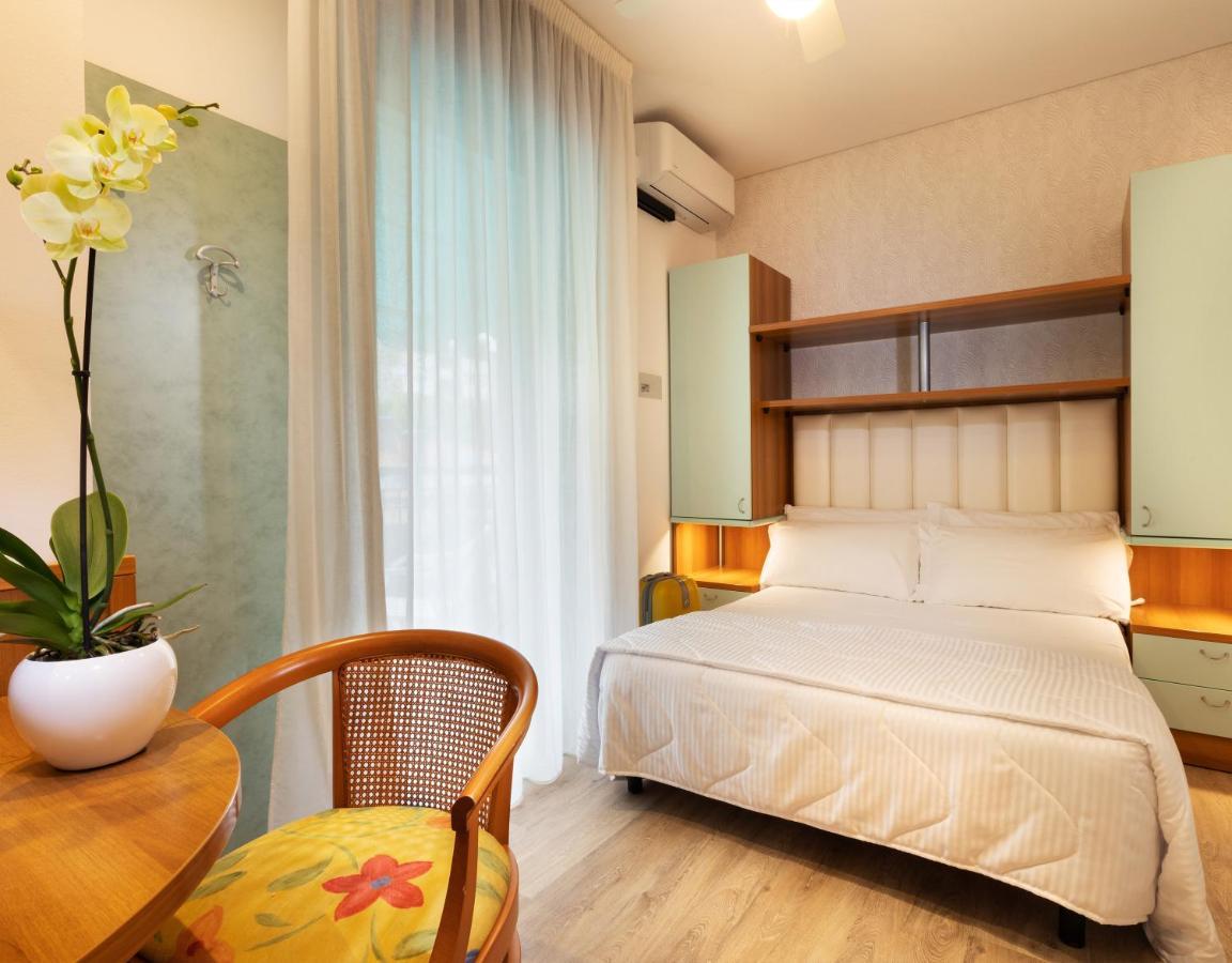 Hotel Castellucci Bellaria-Igea Marina Bagian luar foto